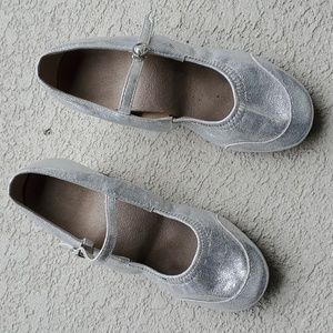 WLF nice bendable shoes🌼